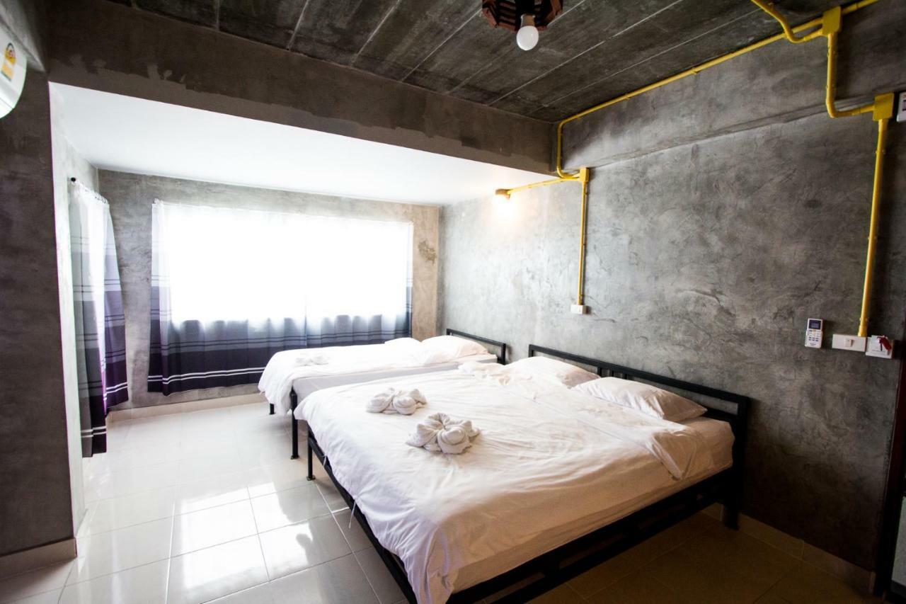 Hotel The Sky Loft Pathum Thani